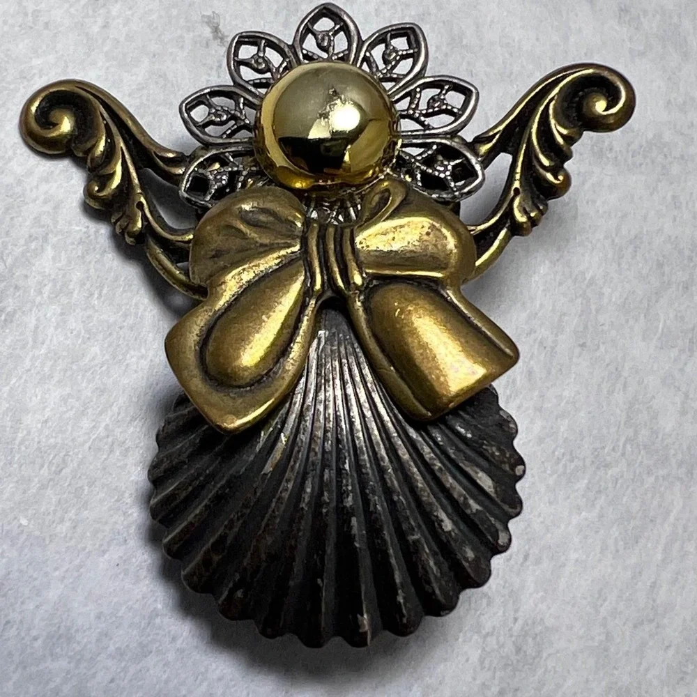 Vintage Ornate Gold Silver Tone Flower Shell Bow Brooch Pin Angelic Design